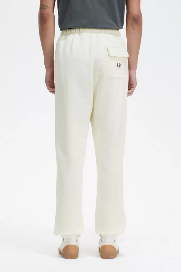 Fred Perry Badge Detail Track Men’s Pants Beige | GHMOP2431