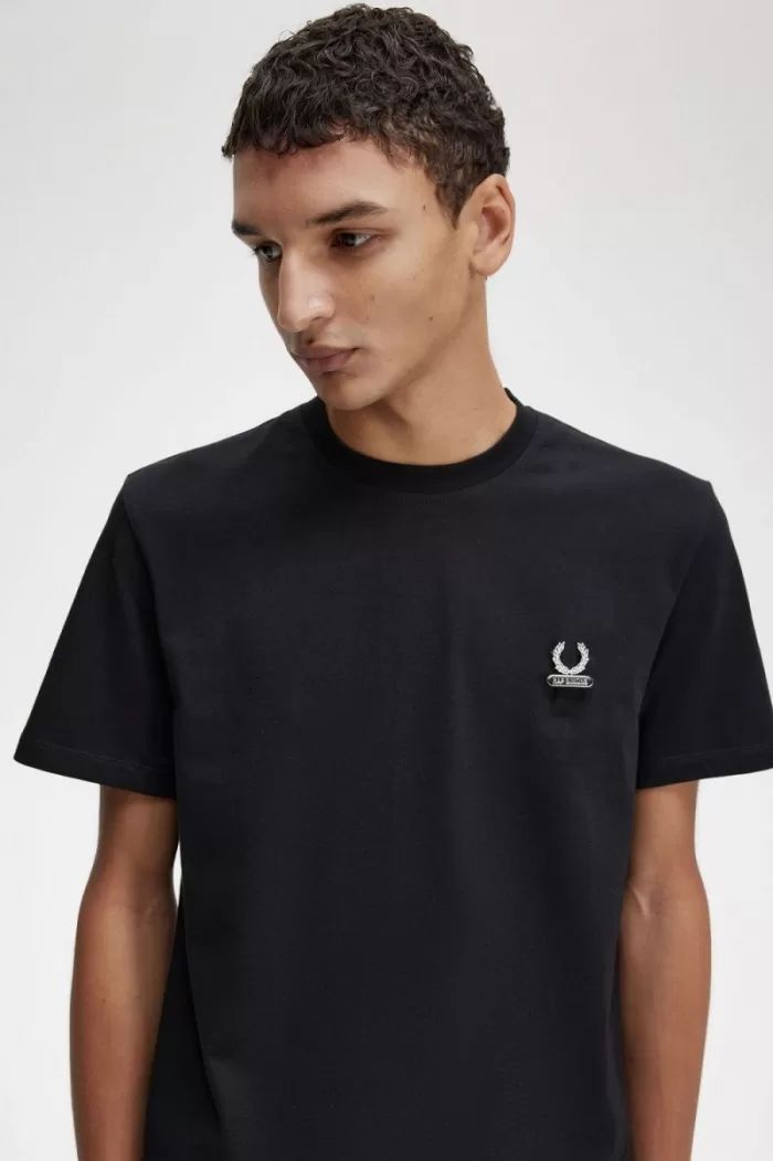 Fred Perry Enamel Pin Men’s T-Shirt Black | DMGLR8754