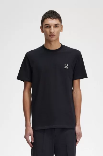 Fred Perry Enamel Pin Men’s T-Shirt Black | DMGLR8754