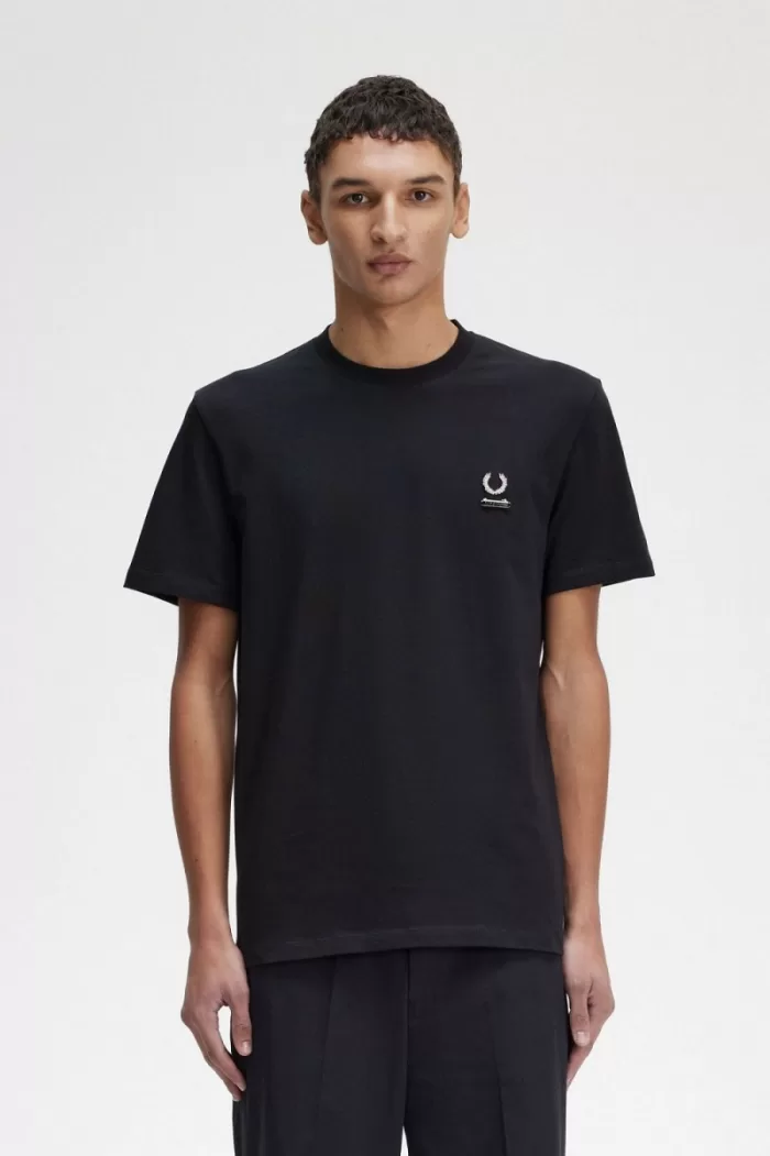 Fred Perry Enamel Pin Men’s T-Shirt Black | DMGLR8754