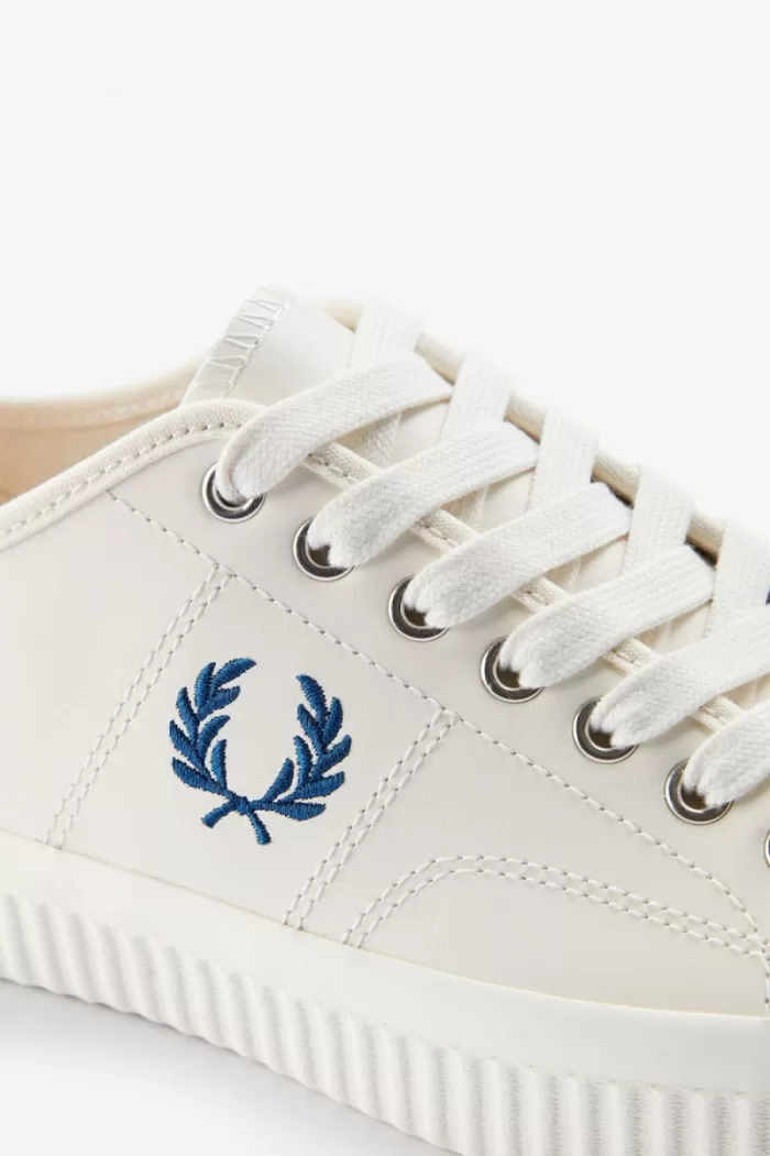 Fred Perry Hughes Low Men’s Plimsolls Light Beige Shaded Cobalt | SLBVZ6501